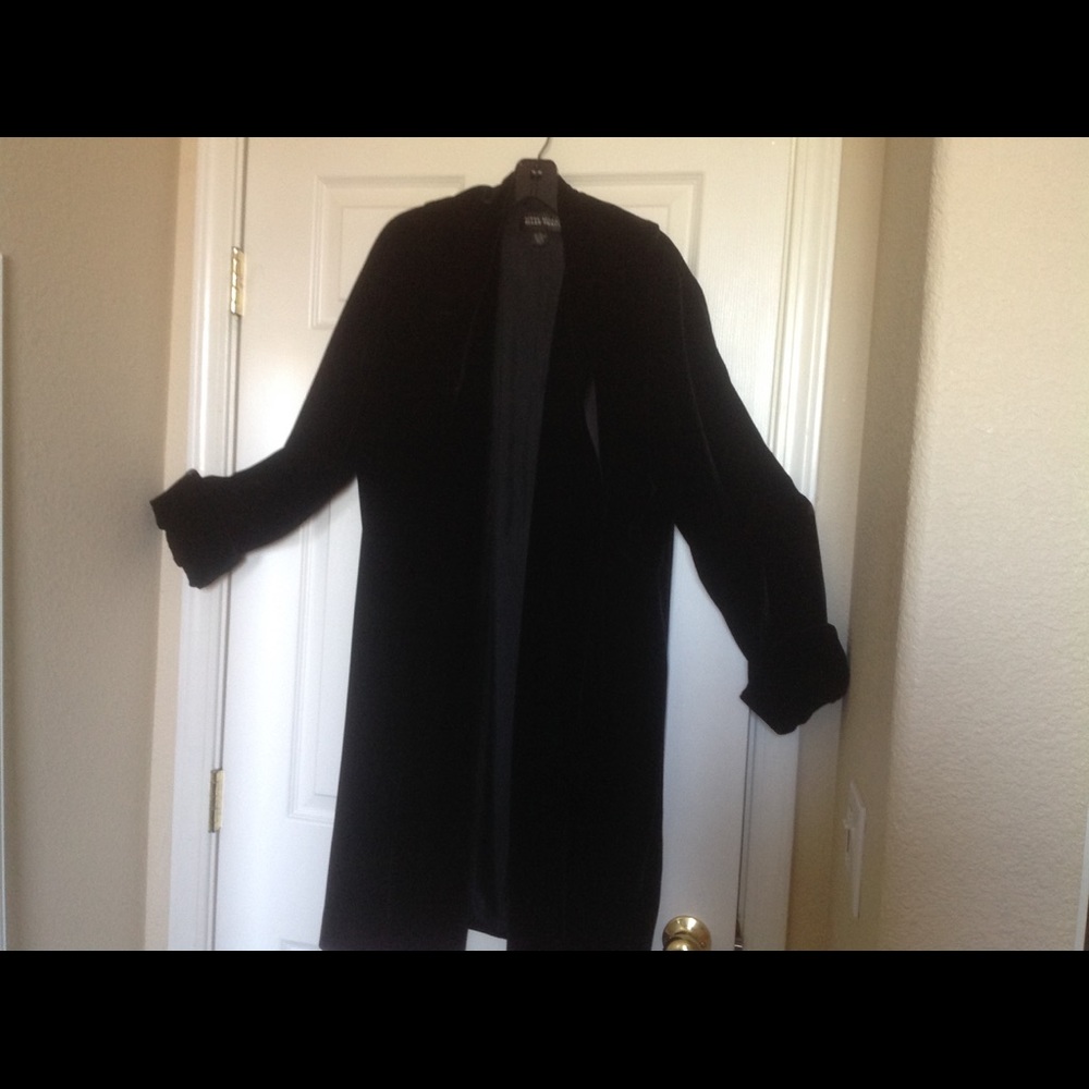 Ellen Tracy velvet evening coat black.